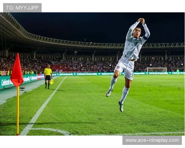 足球巨星赛场瞬间定格激情抓拍展现力量与美感