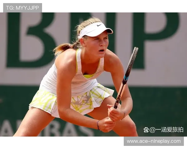 跑姿独特的足球明星：揭秘那些因独特步态而广受瞩目的顶级球员